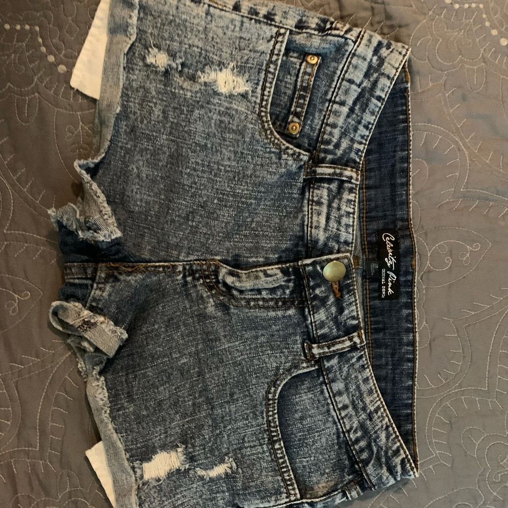 Celebrity Pink Original Denim    Size: 28
